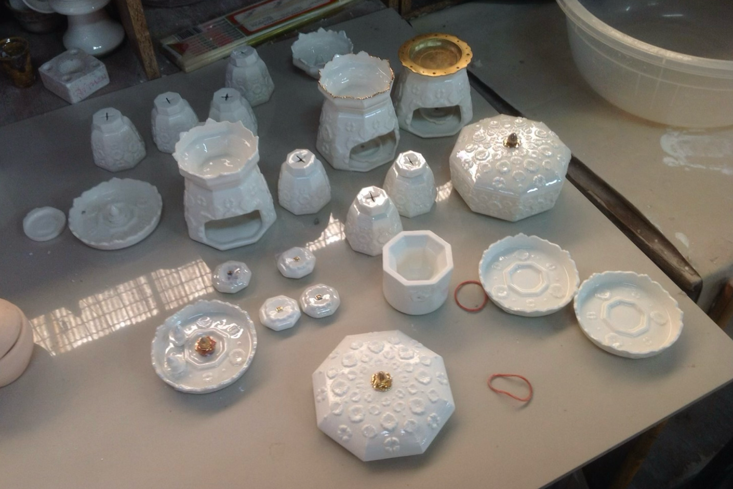 Ceramic and brass miller for grinding fragrance beads and locket-form solid perfume holder