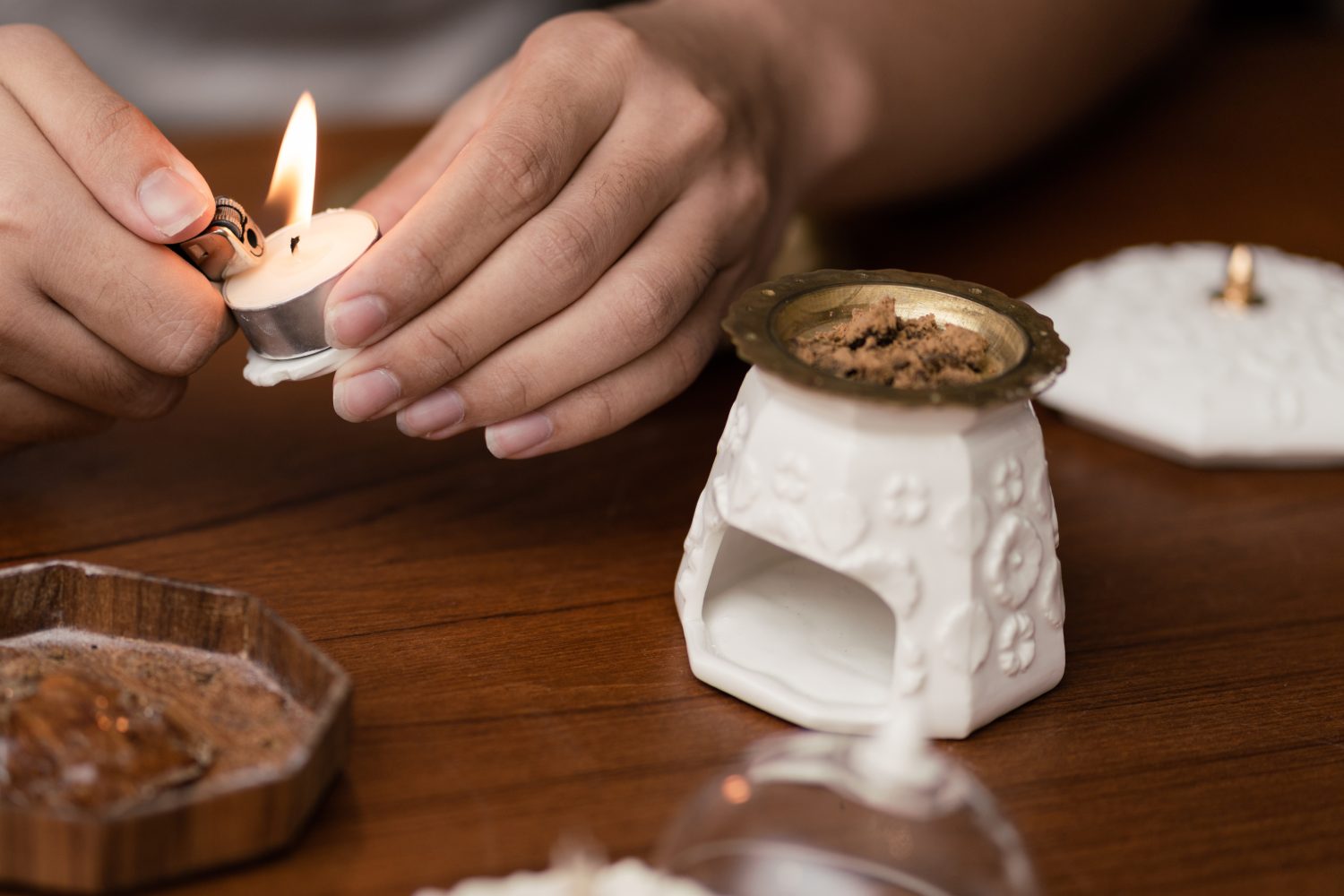 Aroma stove configured with a brass pan warming solid incense